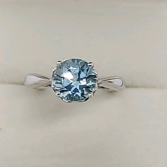 SKY-BLUE TOPAZ, 925 STERLING SILVER,. BRAND NEW - Picture 2 of 7